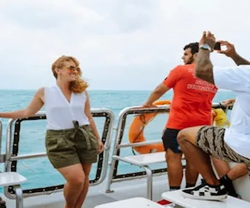 Waikiki: Daytime Glass Bottom Boat Tour